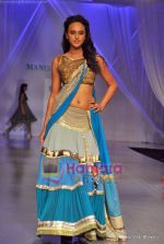 at Manish malhotra Show on day 3 of HDIL on 14th Oct 2009 (103).JPG